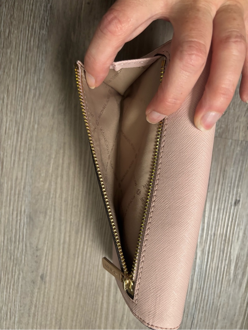 Michael Kors Pale Pink Saffiano Leather Wallet with Gold Logo - Picture 6 of 6